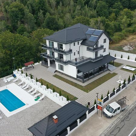 Casa De Vacanta Larisa Novaci-Străini Esterno foto