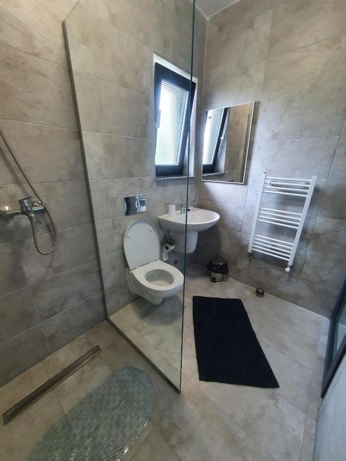 Casa De Vacanta Larisa Novaci-Străini Esterno foto