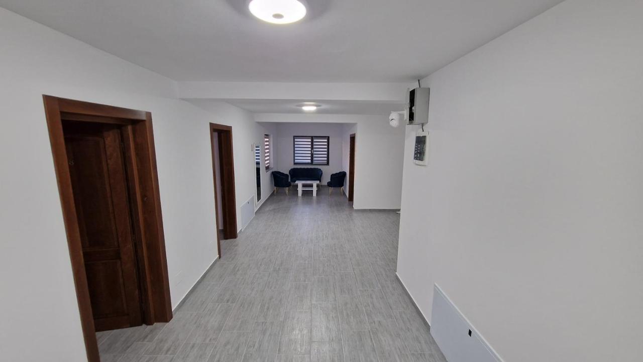 Casa De Vacanta Larisa Novaci-Străini Esterno foto