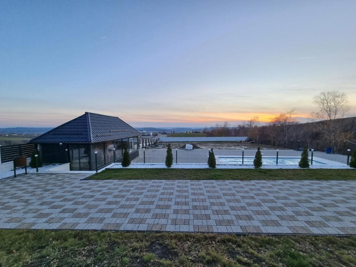 Casa De Vacanta Larisa Novaci-Străini Esterno foto