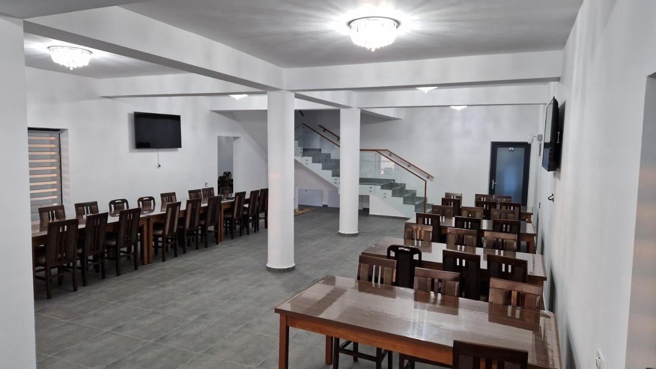 Casa De Vacanta Larisa Novaci-Străini Esterno foto