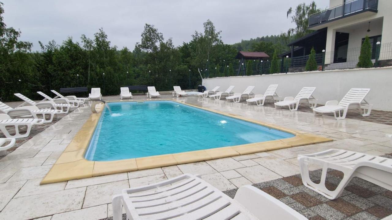 Casa De Vacanta Larisa Novaci-Străini Esterno foto