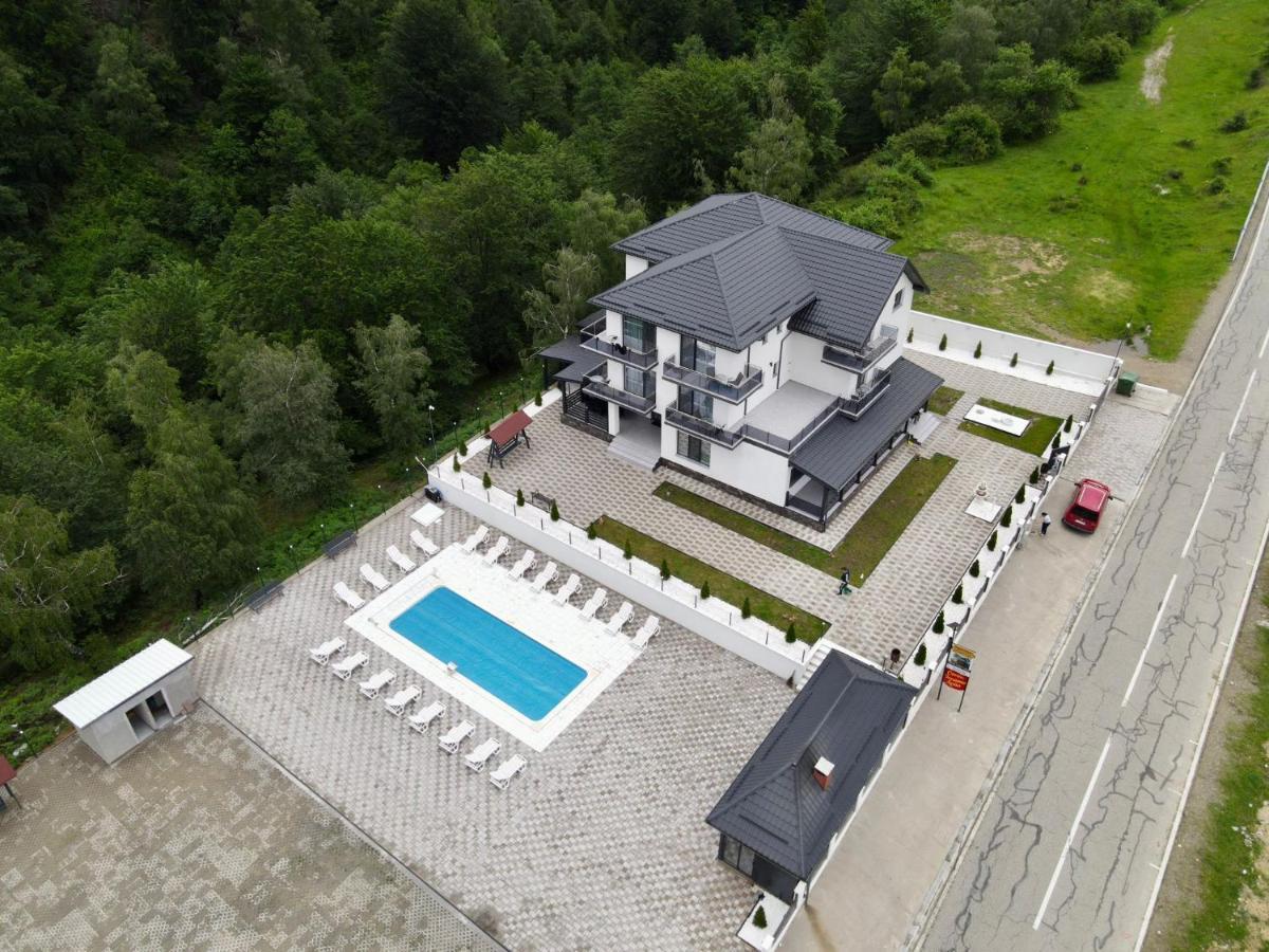 Casa De Vacanta Larisa Novaci-Străini Esterno foto